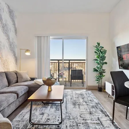 Cozy City Charm - Spacious, Parking, Balcony, Gym